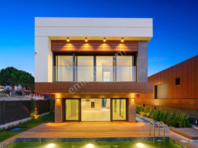 Soğucak'ta Deniz Manzaralı 4+1 Müstakil Lüx Satılık Villa