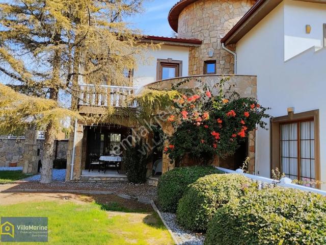Soğucak'ta Deniz Manzaralı Geniş Bahçeli Masrafsız Villa