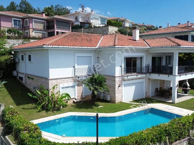Soğucak'ta Deniz Manzaralı Özel Havuzlu 8+1 Lüks Villa