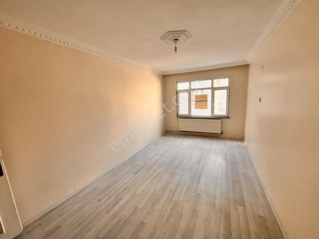 Söğütlüçeşme'de 2+1 İçi Full Tadilatlı Çift Cephe Arakat Kiralık