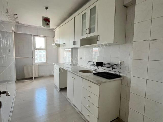 Soğanyemez'de, Park Karşısı, 3+1, 120m² Tadilatlı Satılık Krediye Uygun Daire