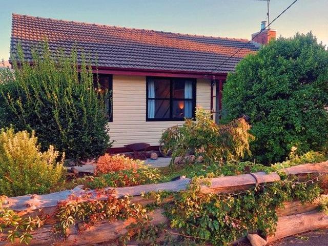 So close to town! Beautifully fitted out Investment Property Fully Furnished