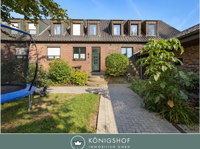 So geht Landleben: Zauberhaftes Reihenhaus in Fischeln mit Terrasse, Garten und Stellplatz