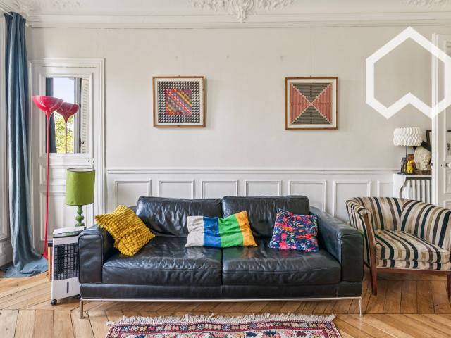 So Parisian in Montmartre 4 bedrooms