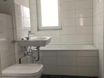 So schön: 2 renovierte Zimmer mit Balkon
