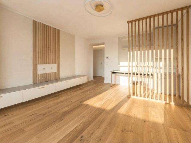 So schön kann Einziehen sein. + Stilvolle 3 Zimmer Wohnung mit Balkon & Parkplatz in Wr. Neustadt