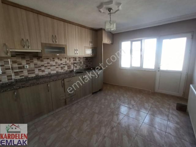 Soma Kardelen Emlak'tan. Kiralık 3+1 Daire.