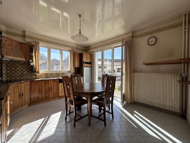SOMBACOUR Maison familiale sur 3 niveaux – 182 m² habitable
