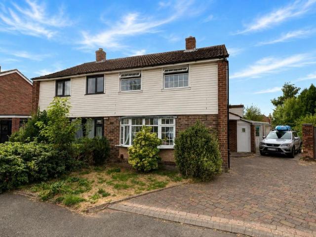 Somerfield Close, Walsall 3 bed semi detached house to rent £1,300 pcm £300 pw