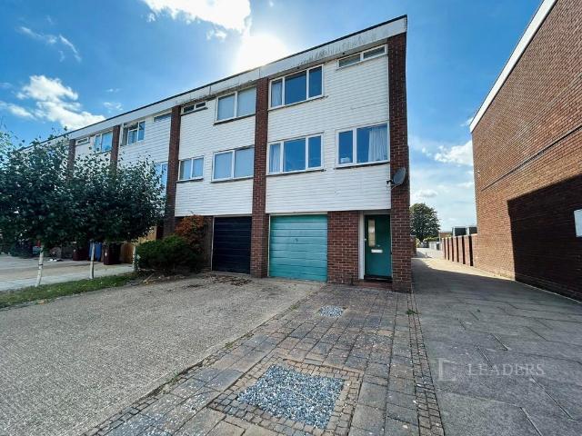 Somerstown, Chichester, West Sussex. 2 bed terraced house to rent £1,500 pcm £346 pw
