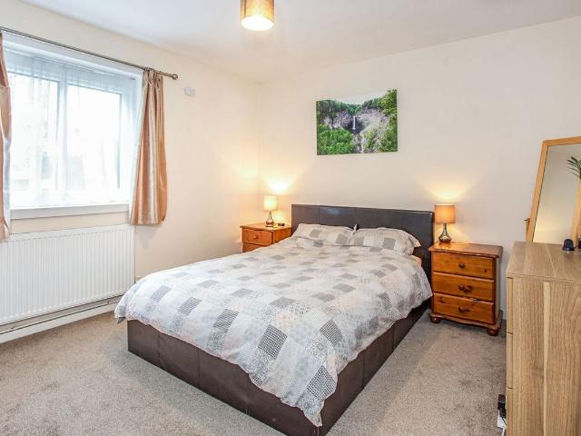Somers Close, Reigate RH2, 1 bed flat to rent, £1,350 pcm | PrimeLocation