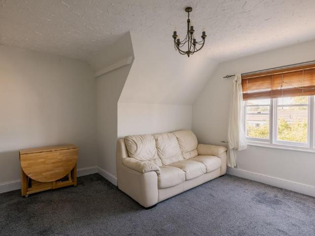Somers Road, The Gables, RH2 1 bed flat to rent £1,275 pcm £294 pw