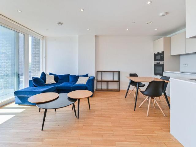 Somerset Place, Brixton Hill. 1 bed flat to rent £2,300 pcm £531 pw
