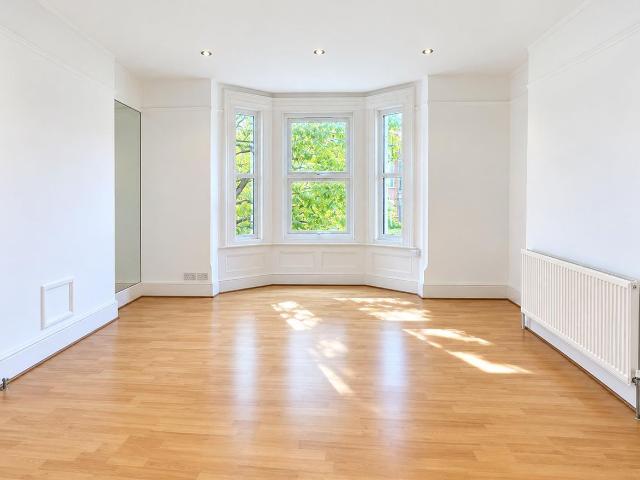 Somerset Road, New Barnet EN5, 2 bed flat to rent, £1,850 pcm | PrimeLocation