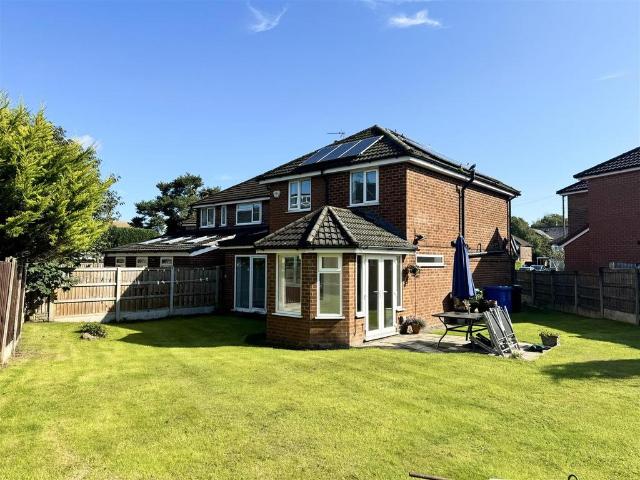 Somerset Road, Broadheath 4 bed semi detached house to rent £2,500 pcm £577 pw