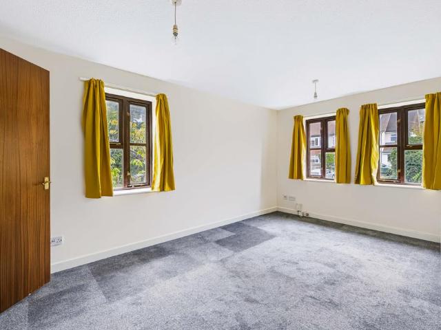 Somerset Road, Redhill RH1 1 bed apartment to rent £1,150 pcm £265 pw