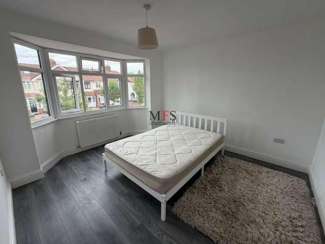 Somerset Road, Southall, UB1