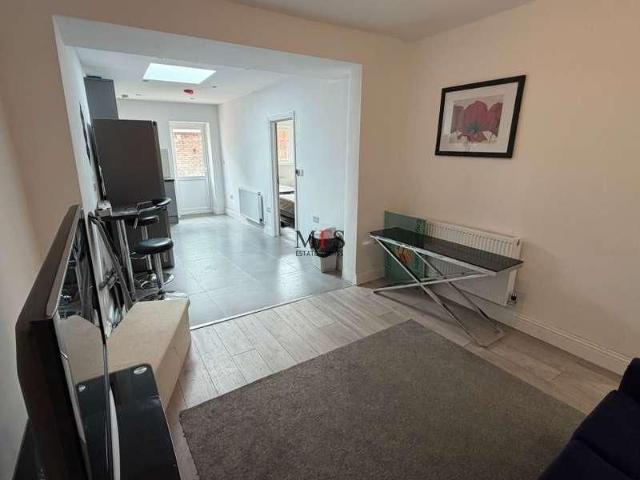 Somerset Road, Southall, UB1