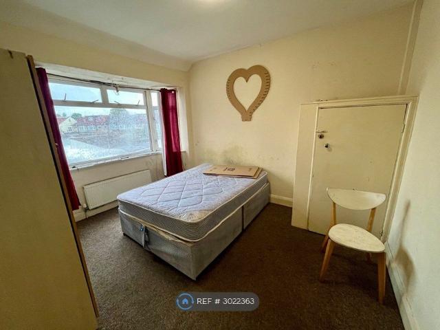 Somerset Road, Southall UB1, 2 bed flat to rent, £1,475 pcm | PrimeLocation