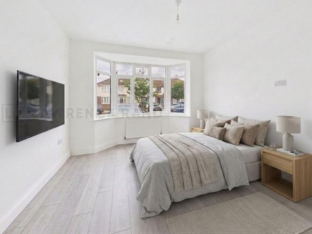 Somerset Road, Southall UB1, 2 bed flat to rent, £2,250 pcm | PrimeLocation