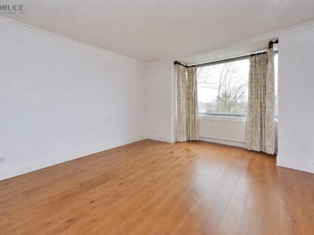 Somerset Square, Holland Park. 3 bed flat to rent £4,602 pcm £1,062 pw