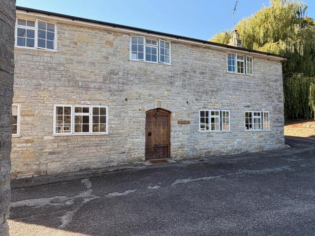 Somerton Court Country House, Somerton 3 bed cottage to rent £1,300 pcm £300 pw