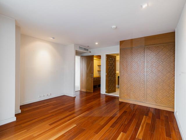 Somkid Gardens Condominium 3 bedrooms, for sale