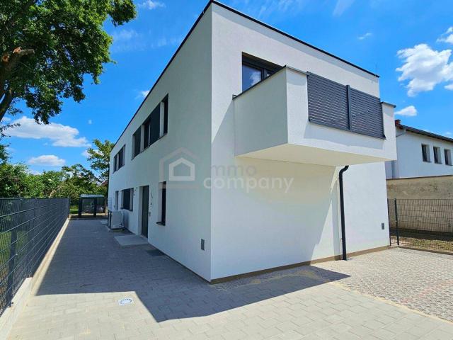 SOMMERAKTION! 3 von 6 Doppelhaushälften noch verfügbar! Haus 3.0 mit Keller in Felixdorf zu verkaufen!