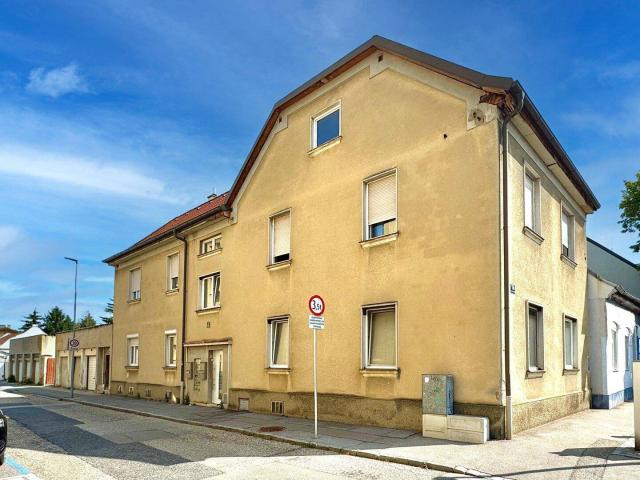 ! AKTIONSVERLÄNGERUNG ! Zinshaus mit viel Potential I 8 Garagen I 4 Wohneinheiten I zentrale Lage I 5 Gehminuten zum Rathausplatz I