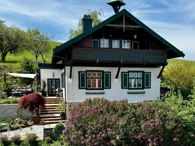 Sommerfrische statt Hitzestau stilvoll saniertes Landhaus im Alpenvorland, nur 50 Min. vor Wien Provisionsfrei