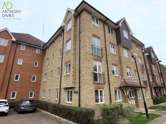 Sommers Court, Crane Mead, Ware SG12, 2 bed flat to rent, £1,500 pcm | PrimeLocation
