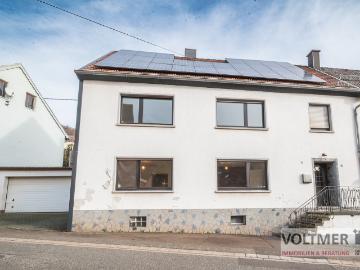 Sommerschnäppchen gepflegtes Einfamilienhaus mit Garage, Garten und PV Anlage in Furschweiler!