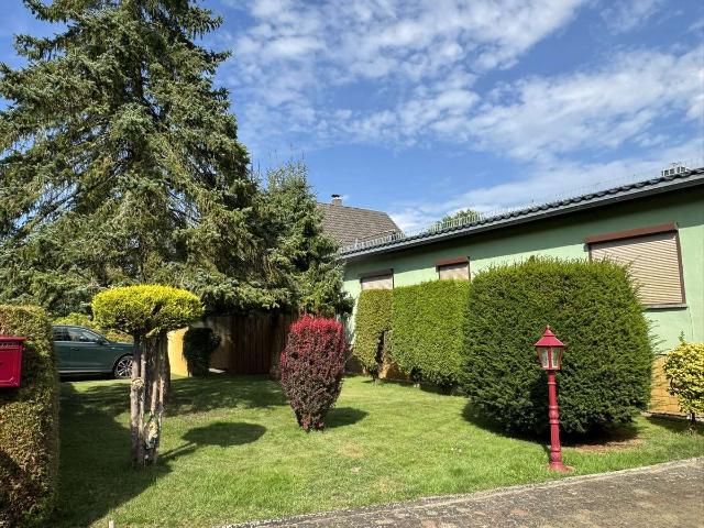 Sommerspezial!, EFH mit Garage, Carport, sehr gepflegter Garten in einer ruhigen, waldreichen Umge