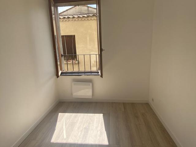 SOMMIERES Centre piéton Appartement T1 + bureau de 30 m²