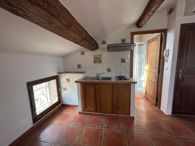 SOMMIERES CENTRE PIETON Studio au 3ème étage de 26.87m²
