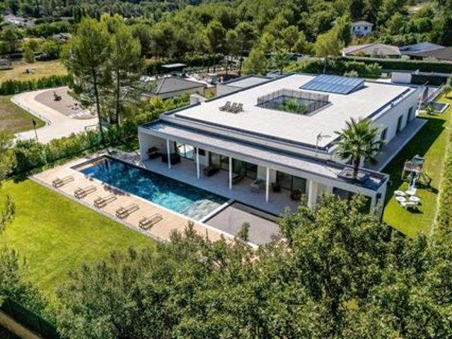 Somptueuse villa de plus de 1 300M² au nord de Montpellier