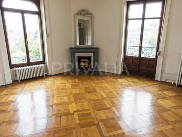 Somptueux appartement au sein d'un magnifique immeuble ancien