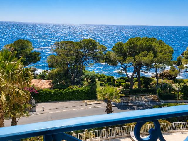 Somptueux Appartement T2 Art Deco Face Mer Agay 59m² Agay