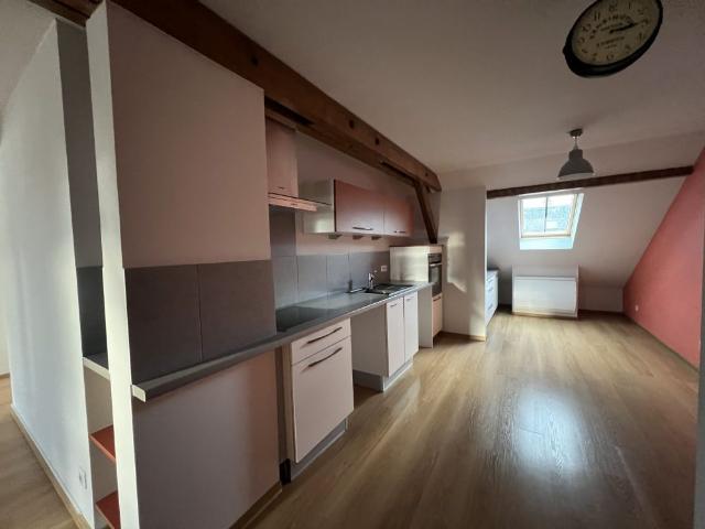 Somptueux LOFT 80m2 + terrasse en dernier étage