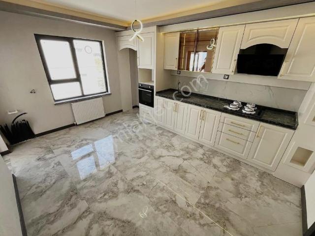 Son Daire! Yenikent'te Sıfır İskanlı Ara Katta 130m2 Lüks Daire