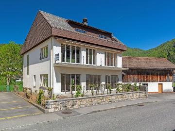 Sonceboz, Haus zu renovieren mit Scheune