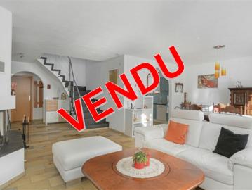 Sonceboz, Maisonette mit 4,5 Zimmern und 2 überdachten Räumen