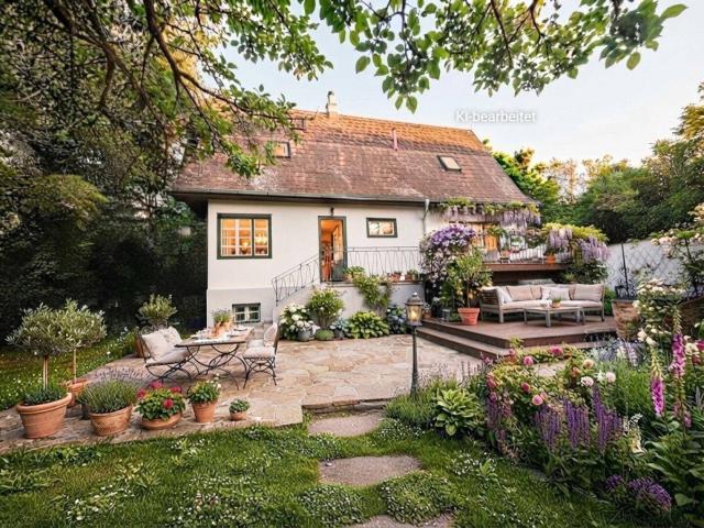 SONDERAKTION BIS 31.DEZEMBER 2026: Charmantes Einfamilienhaus mit Burgblick und großem Garten prompt zu beziehen!