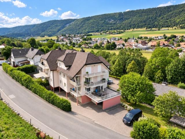 SONDERANGEBOT – Renovierte 4,5 Zimmer Wohnung mit Balkon, Keller und Garage in Corgemont