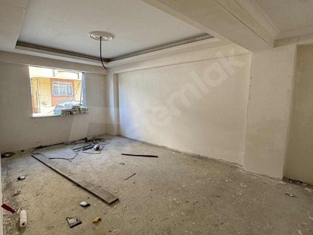 SONEVLER KONUMLU 2+1 CAMLARI YÜKSEK 80M2 SATILIK BAHÇEKATI DAİRE