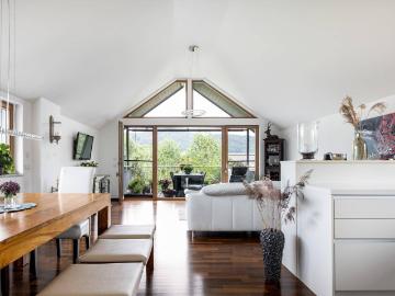 Sonne und See erleben: geräumige 3 Zimmer Dachgeschoß Wohnung in Zell am Moos