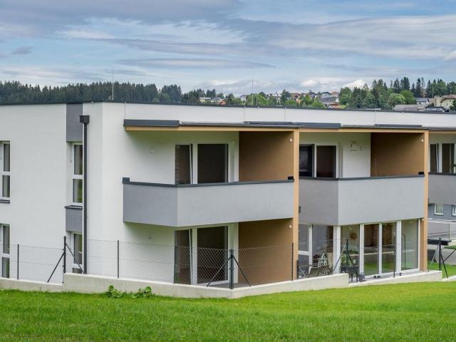 Sonne im Wohnzimmer. Natur vor der Tür. Moderne 4 Zimmer Mietwohnung mit Südwest Balkon und Zwei Carports in Kirchschlag