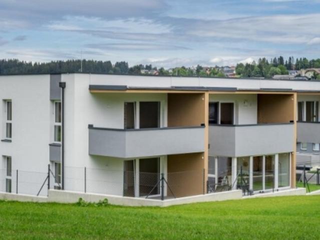 Sonne im Wohnzimmer. Natur vor der Tür. Moderne 4 Zimmer Mietwohnung mit Südwest Balkon und zwei Carports in Kirchschlag