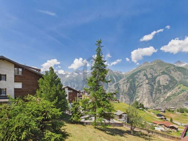 SONNENVERWÖHNT IN DER WALLISER BERGWELT