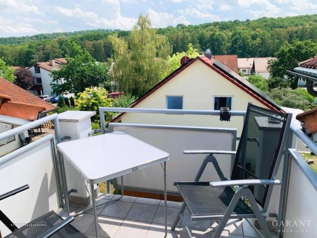 Sonnenverwöhnte Dachgeschoss Wohnung mit zwei Balkonen und schöner Aussicht in ruhiger Lage